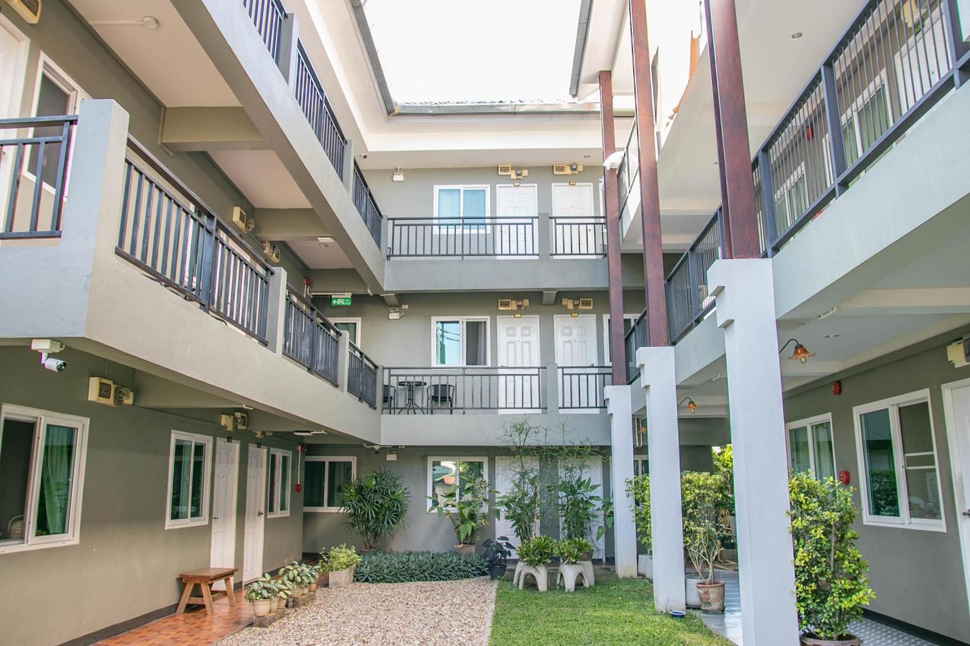 Chada House Hotel Chiang Mai Exterior photo